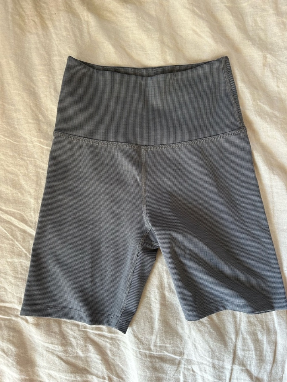 Beyond Yoga High-Waist Warm Gray Ribbed Women’s Biker Shorts
